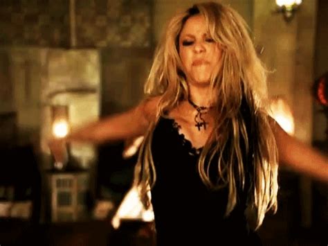Open & share this gif shakira, with everyone you know. . Shakira gif